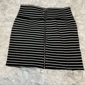 Popular Basics Stripes Zipper Mini Skirt | Size Medium